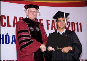 Lễ Tốt Nghiệp Khóa Mùa Thu 2011 Chương Trình ĐH Troy tại STU